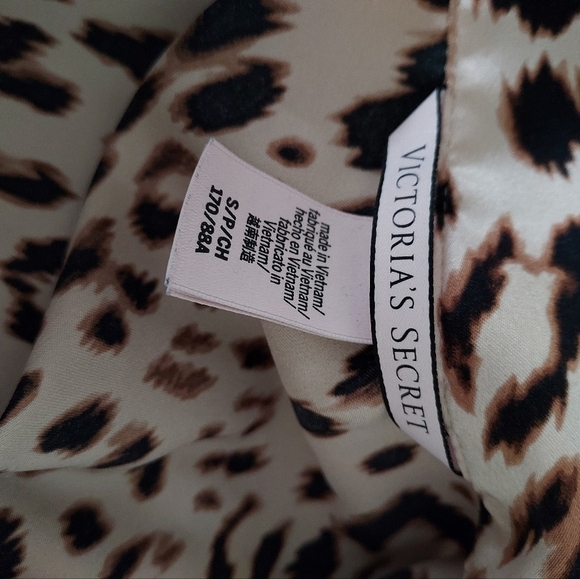 Victoria's Secret VS (S) Cream Black Satin Cougar Animal Print Button Up Shirt - Picture 4 of 14